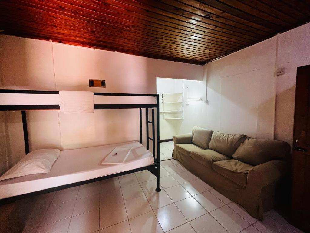 Triniti Oysterbay Hotel Dár Al-Szalám Szoba fotó
